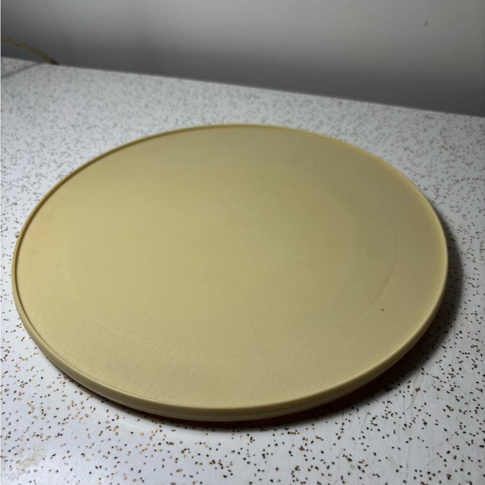 Vintage Rubbermaid single layer turntable Lazy Susan